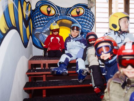 Oberes Ende der Rutsche im alten Seilbahngebäude auf Komperdell Murmlibahn Kinderseilbahn alte Pendelbahn von Serfaus Familienregion Serfaus-Fiss-Ladis in Tirol | © Seilbahn Komperdell GmbH