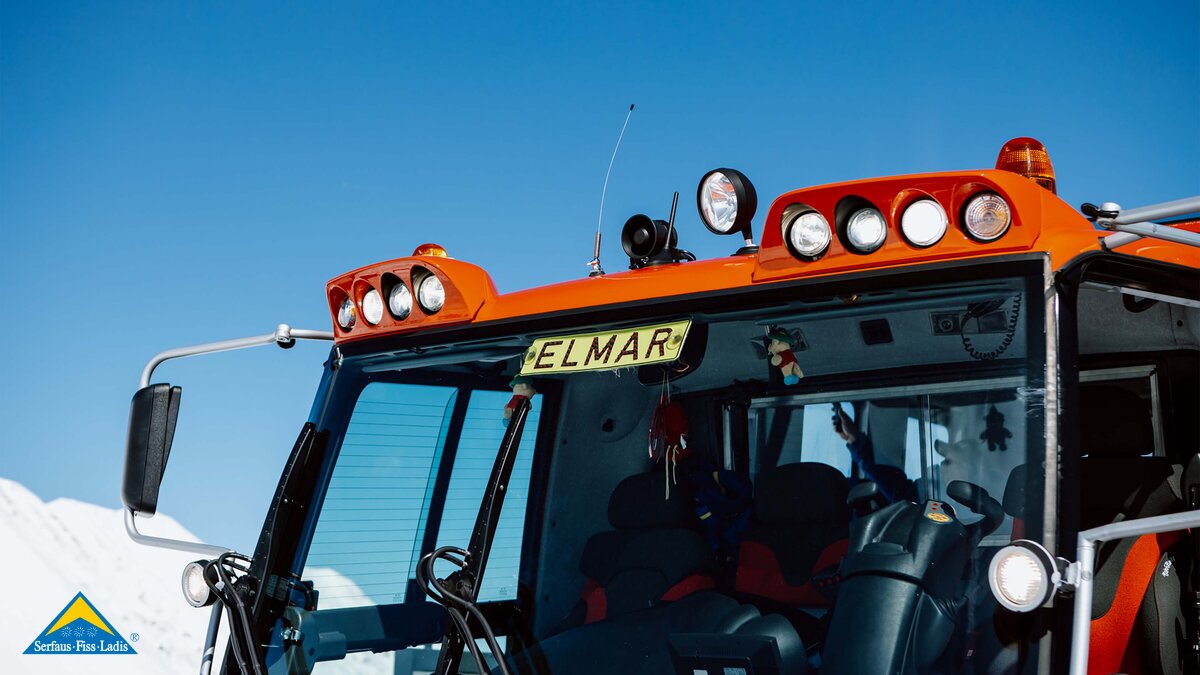 Elmar teilt seine langjährigen Erfahrungen und Geschichten aus dem Skigebiet Serfaus Fiss Ladis mit seinen Fahrgästen | © Serfaus-Fiss-Ladis Marketing GmbH | Rene Raggl