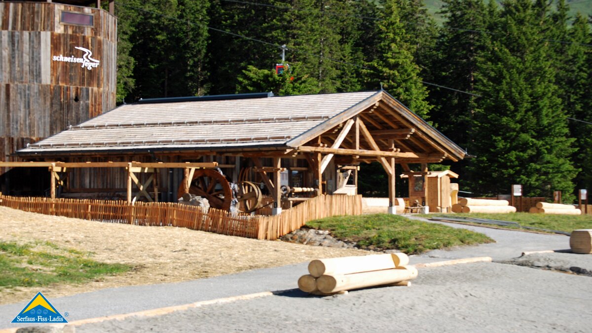 Der Schneisenfeger im Erlebnispark Hög in Serfaus. Der Schneisenfeger ist eine Sommer- und Winterrodelbahn. | © Serfaus Fiss Ladis