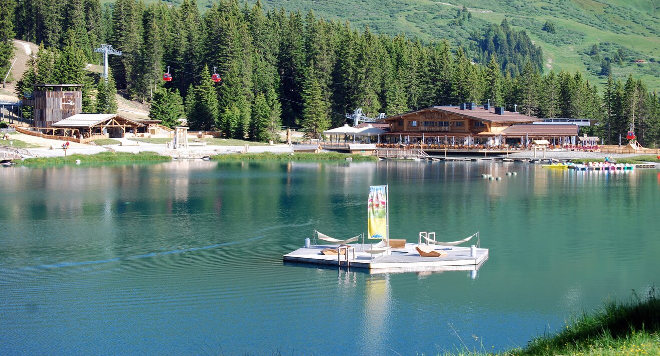 Die schwimmende Insel im Högsee im Erlebnispark Hög in Serfaus | © Serfaus Fiss Ladis
