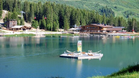 Die schwimmende Insel im Högsee im Erlebnispark Hög in Serfaus | © Serfaus Fiss Ladis