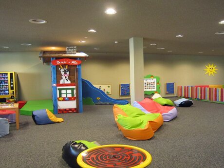 In der Indoor Arena in Serfaus Fiss Ladis gibt es eine großzügige Kinderspielecke | © Serfaus Fiss Ladis