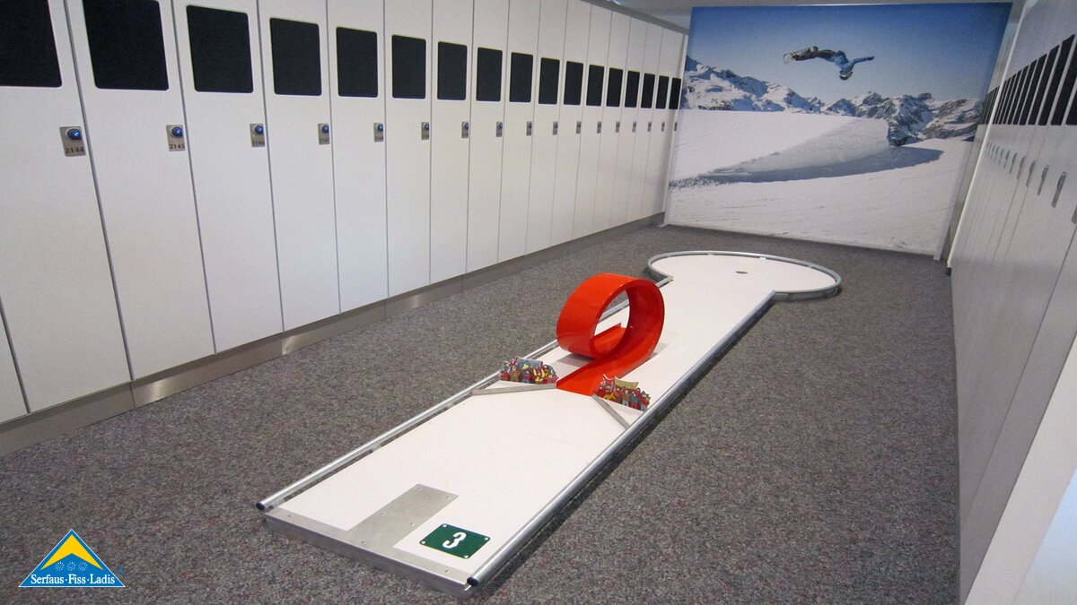 Der Ball muss durch den Looping gespielt werden | © Serfaus Fiss Ladis