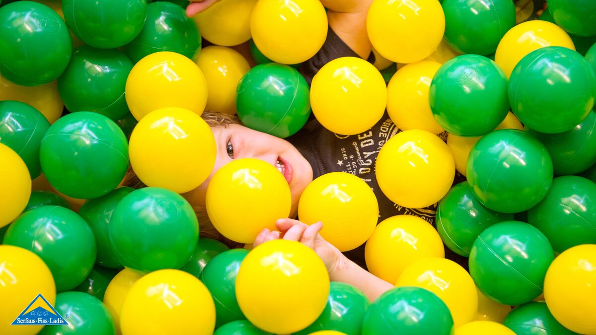 Kind hat Spaß im Bällebad | © Andreas Kirschner