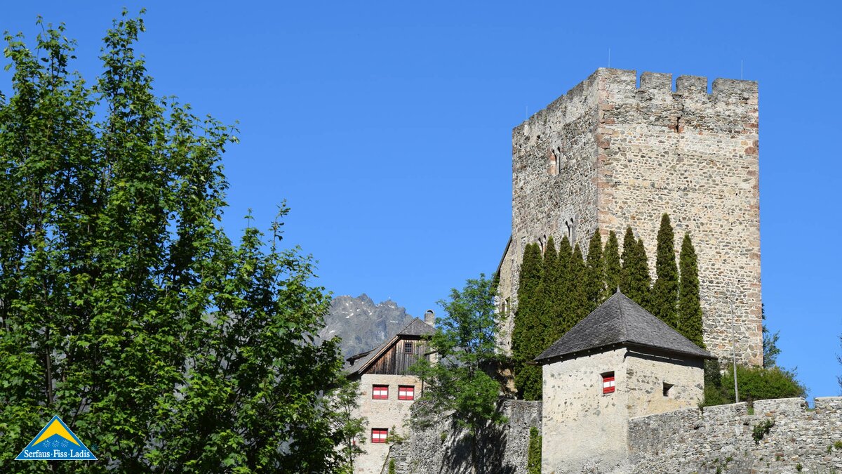 Die Burg Laudeck in Ladis mit der Burgmauer und den Türmen | © Serfaus Fiss Ladis