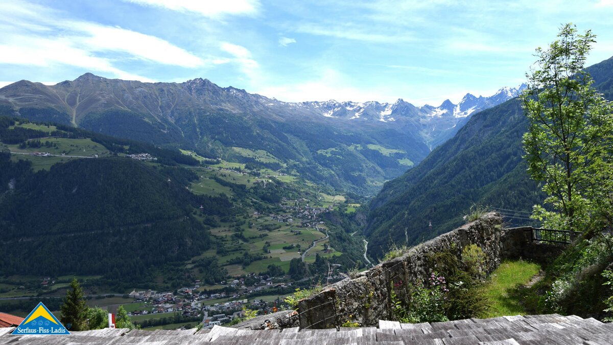 Der imposante Blick von der Burg Laudeck in Serfaus Fiss Ladis über das Oberinntal | © Serfaus Fiss Ladis