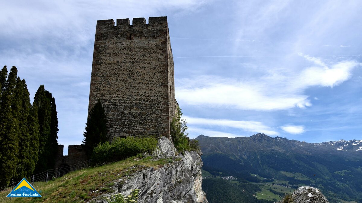 Blick auf die Burg Laudeck und das Bergmassiv des Kaunergrats | © Serfaus Fiss Ladis