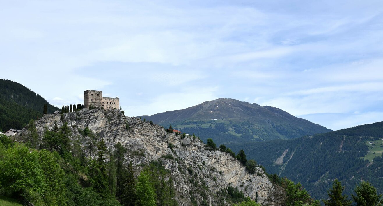 Blick auf die Burg Laudeck in Ladis in Tirol | © Serfaus Fiss Ladis