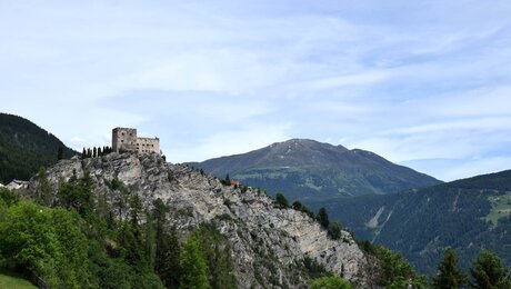 Blick auf die Burg Laudeck in Ladis in Tirol | © Serfaus Fiss Ladis