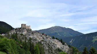 Blick auf die Burg Laudeck in Ladis in Tirol | © Serfaus Fiss Ladis