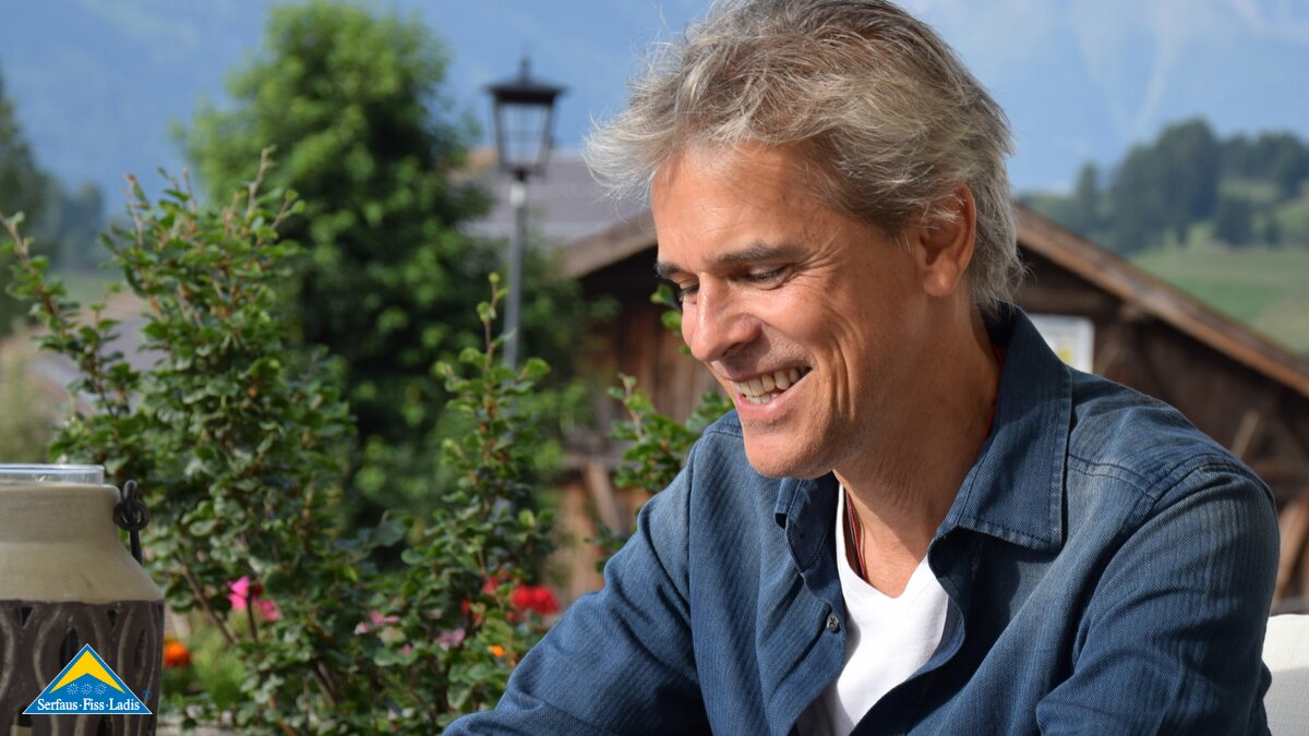 Thomas Brezina hatte beim Interview in Serfaus Fiss Ladis in Tirol immer ein Lächeln auf den Lippen | © Serfaus Fiss Ladis