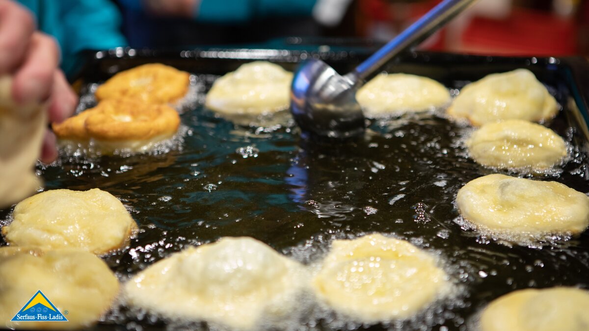 Traditionelle Kiachla prutzeln im Öl | © Andreas Kirschner