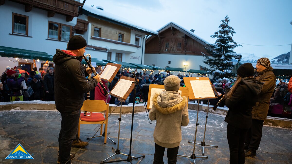 Blasinstrumente bescheren schöne Momente auf dem Fisser Weihnachtsmarkt | © Andreas Kirschner