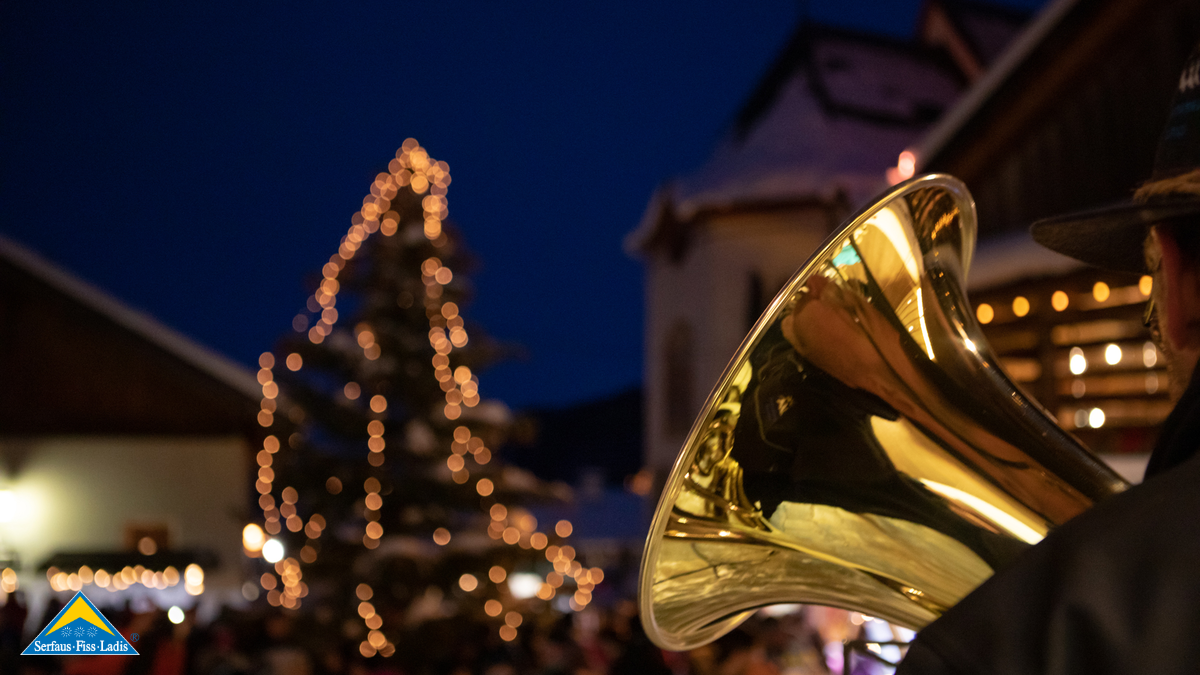 Weihnachtliche Klänge aus einem Blasinstrument lauschen | © Andreas Kirschner