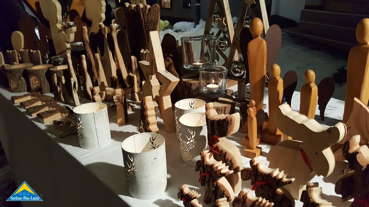 Handwerkskunst wird auf einem Markstand präsentiert | © Serfaus-Fiss-Ladis