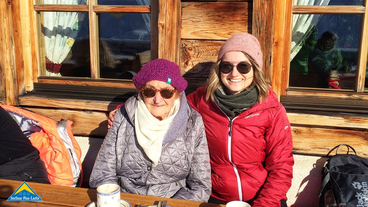 Das Restaurant Lassida in der Urlaubsregion Serfaus-Fiss-Ladis in Tirol lädt mit seiner großen Sonnenterrasse ein | © Serfaus-Fiss-Ladis