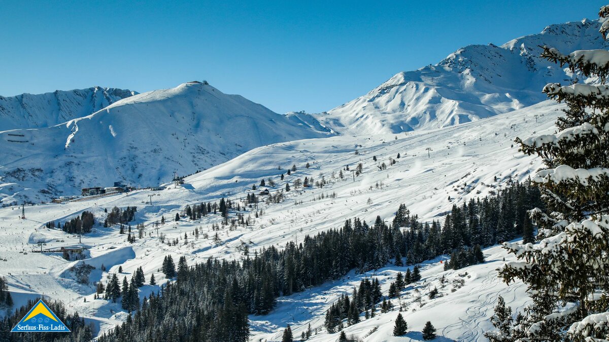 Mit bestens präparierten Pisten und wunderschönen Winterwanderwegen zählt die familienfreundliche Region Serfaus-Fiss-Ladis zu einer Top-Adresse für die ganze Familie | © Dani Tobian / danibutterflyfisch