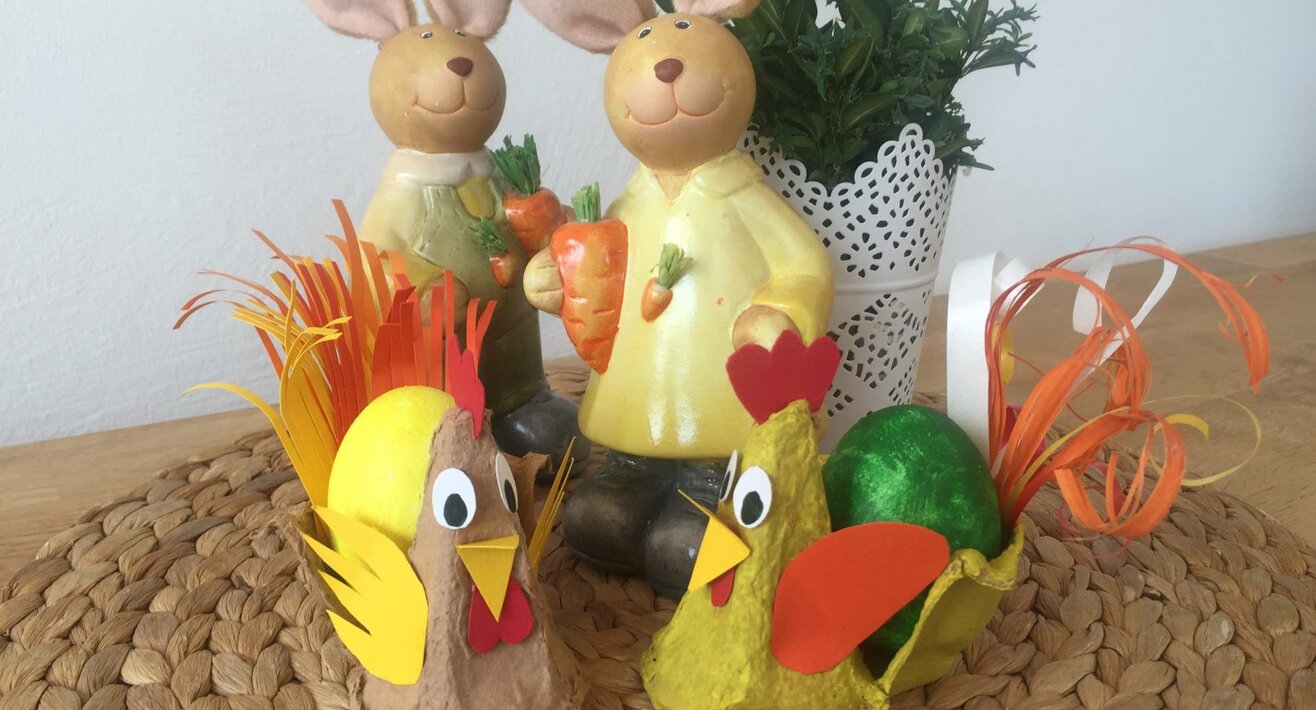 Unser Oster-Basteltipp sind wilde und bunte Hühner aus Eierschachteln | © Serfaus-Fiss-Ladis