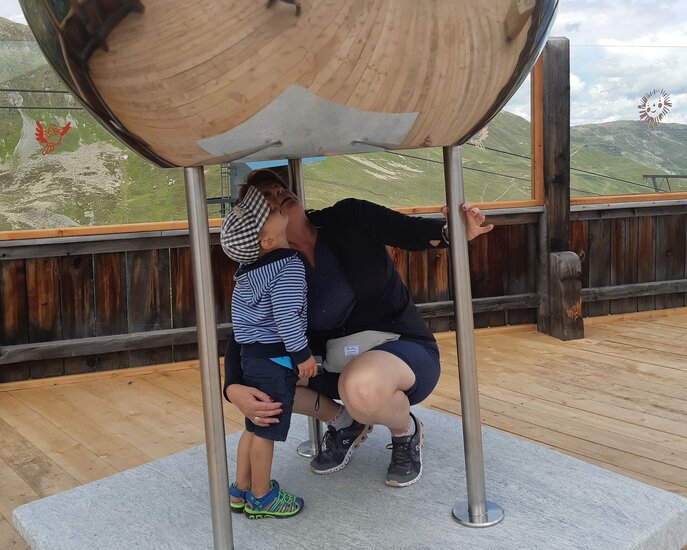 Die große Glaskugel ist ein echtes Highlight im Georama Lassida in Serfaus | © Serfaus-Fiss-Ladis