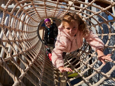 Im Kinder-Bergwerk in Fiss gibt es eine Vielzahl an Klettermöglichkeiten | © Serfaus-Fiss-Ladis Marketing GmbH | christianwaldegger.com