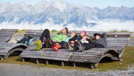 Die Genussliegen beim Kinder-Bergwerk in Fiss laden zum Rasten ein | © Serfaus-Fiss-Ladis Marketing GmbH | christianwaldegger.com