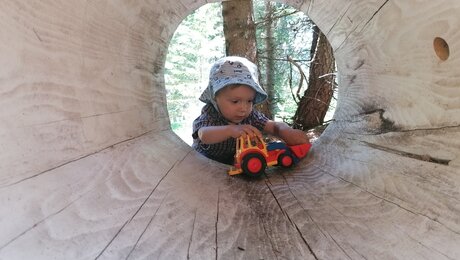 Im Wodebad in Ladis können Kinder nach Lust und Laune spielen | © Serfaus-Fiss-Ladis
