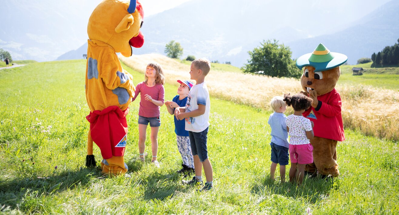 Maskottchen Murmli und Berta in der Familienregion Serfaus-Fiss-Ladis | © Andreas Kirschner