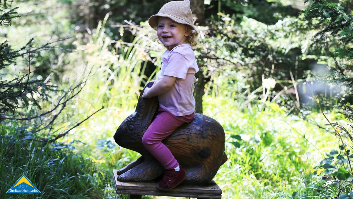 Spielen am Familien-Erlebnisweg in der Familien Ferien Region Serfaus-Fiss-Ladis Tirol Österreich | © Serfaus-Fiss-Ladis