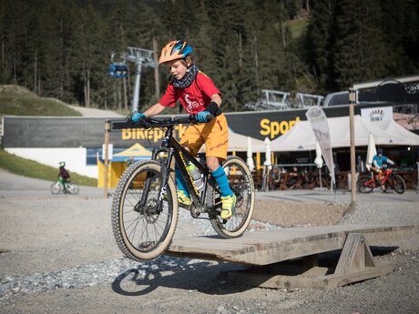 Übungsareal Bikepark Serfaus-Fiss-Ladis Talstation Waldbahn | © Hannes Preschern