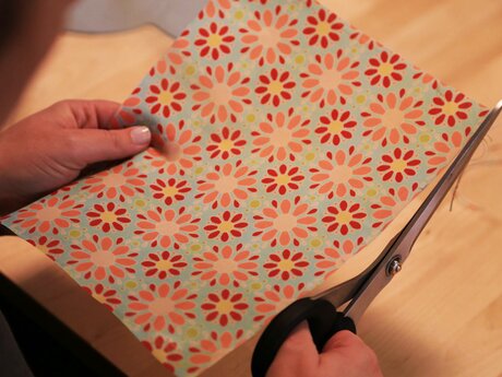 Wunschstoffreste aus Baumwolle zuschneiden Blog Serfaus-Fiss-Ladis | © Serfaus-Fiss-Ladis Marketing GmbH