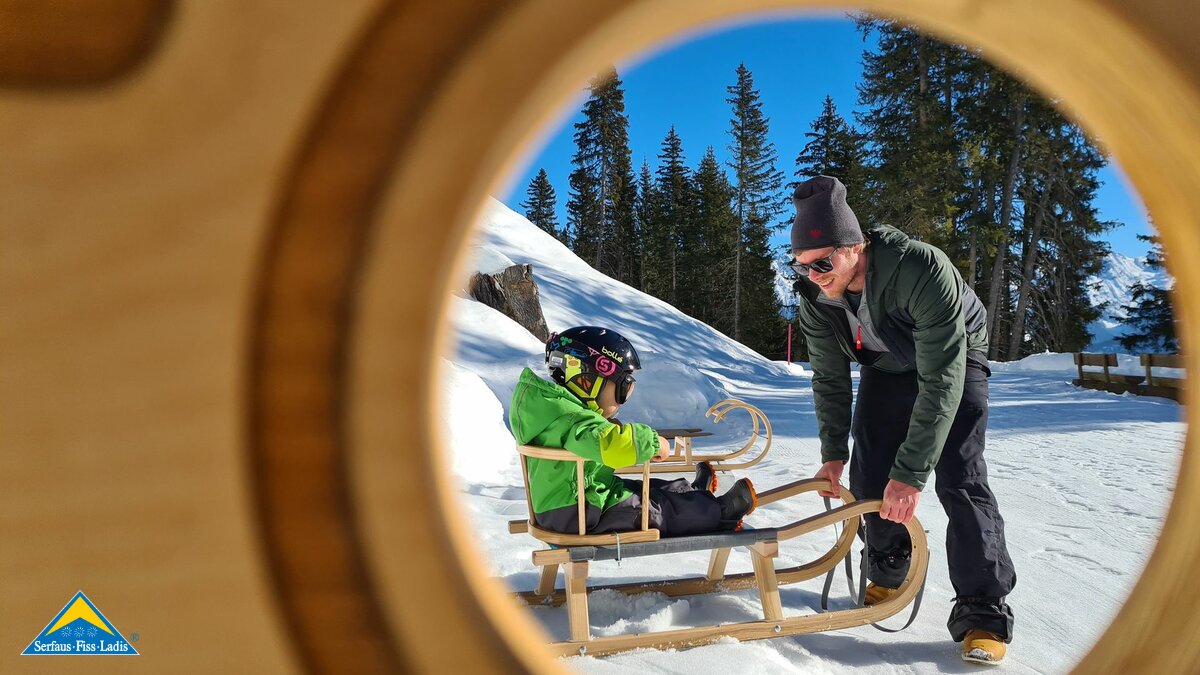 Optische Täuschungen Fisser Kraft- und Sinnesweg Familienwanderweg im Winter Wald Urlaubsregion Westen Tirol Serfaus-Fiss-Ladis | © Serfaus-Fiss-Ladis Marketing GmbH