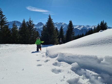 Winterurlaub mit Kleinkindern Alternativen Skifahren Winterwanderung Skiregion Serfaus-Fiss-Ladis in Tirol | © Serfaus-Fiss-Ladis Marketing GmbH