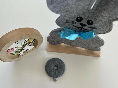 Aus Wolle und Karton einen flauschigen Pompon wickeln | © Serfaus-Fiss-Ladis Marketing GmbH