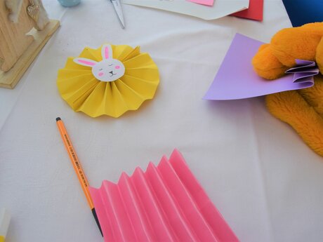 Falttechnik für Osterhasenanhänger Blog Serfaus-Fiss-Ladis | © Serfaus-Fiss-Ladis Marketing GmbH