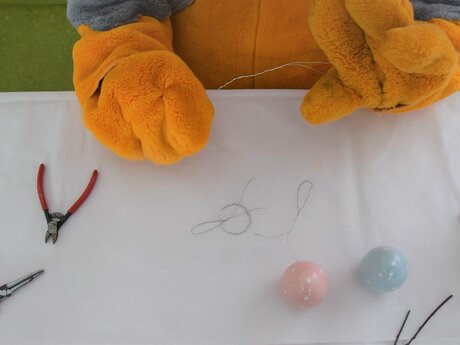 Einfache Tischdekoration aus Draht basteln in Serfaus-Fiss-Ladis | © Serfaus-Fiss-Ladis Marketing GmbH