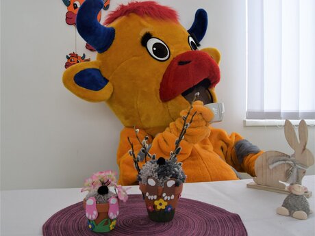 Berta legt eine Bastelpause ein in der Familienregion Serfaus-Fiss-Ladis | © Serfaus-Fiss-Ladis Marketing GmbH