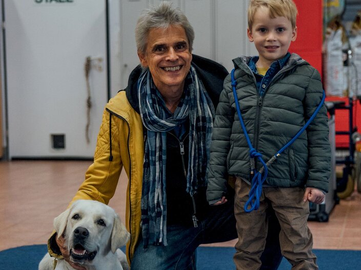 Geschichte Tim und Lotti Spende Rätselheft Sticker Assistenzhund Partner Hunde Österreich Thomas Brezina Region Serfaus-Fiss-Ladis Themenwege für Kinder | © Martina Haas