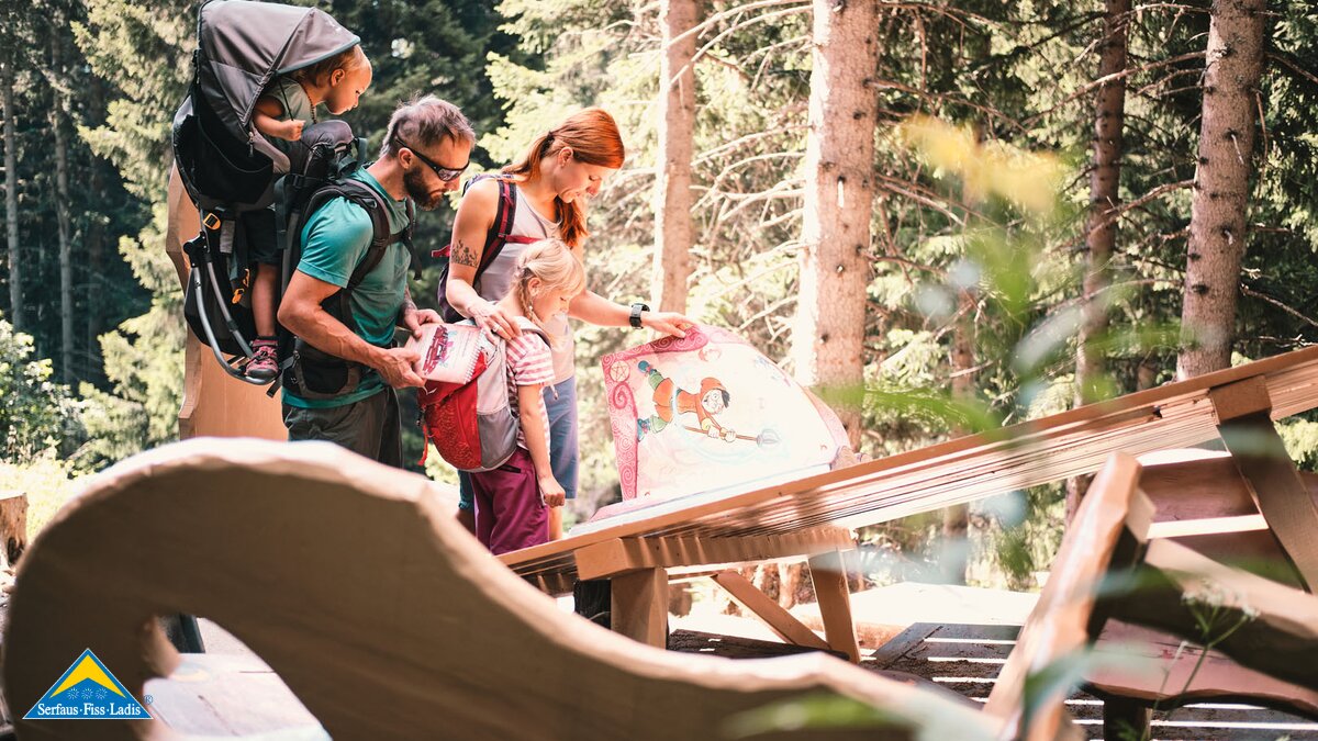 Themenweg interaktiv für Kinder Familienregion Serfaus-Fiss-Ladis Blog Geschichten von Tim Assistenzhund Spendenaktion Charity SFL | © Fisser Bergbahnen GmbH |christianwaldegger.com