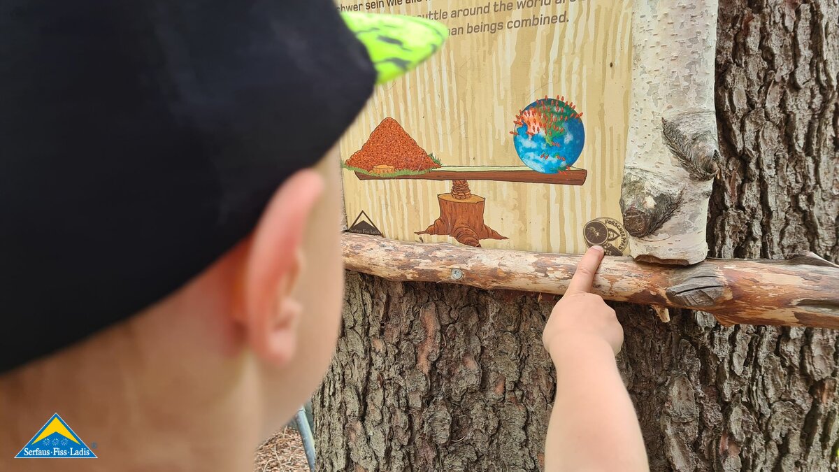 Rätselspaß für Kinder am Forscherpfad in Ladis in Tirol | © Serfaus-Fiss-Ladis Marketing GmbH