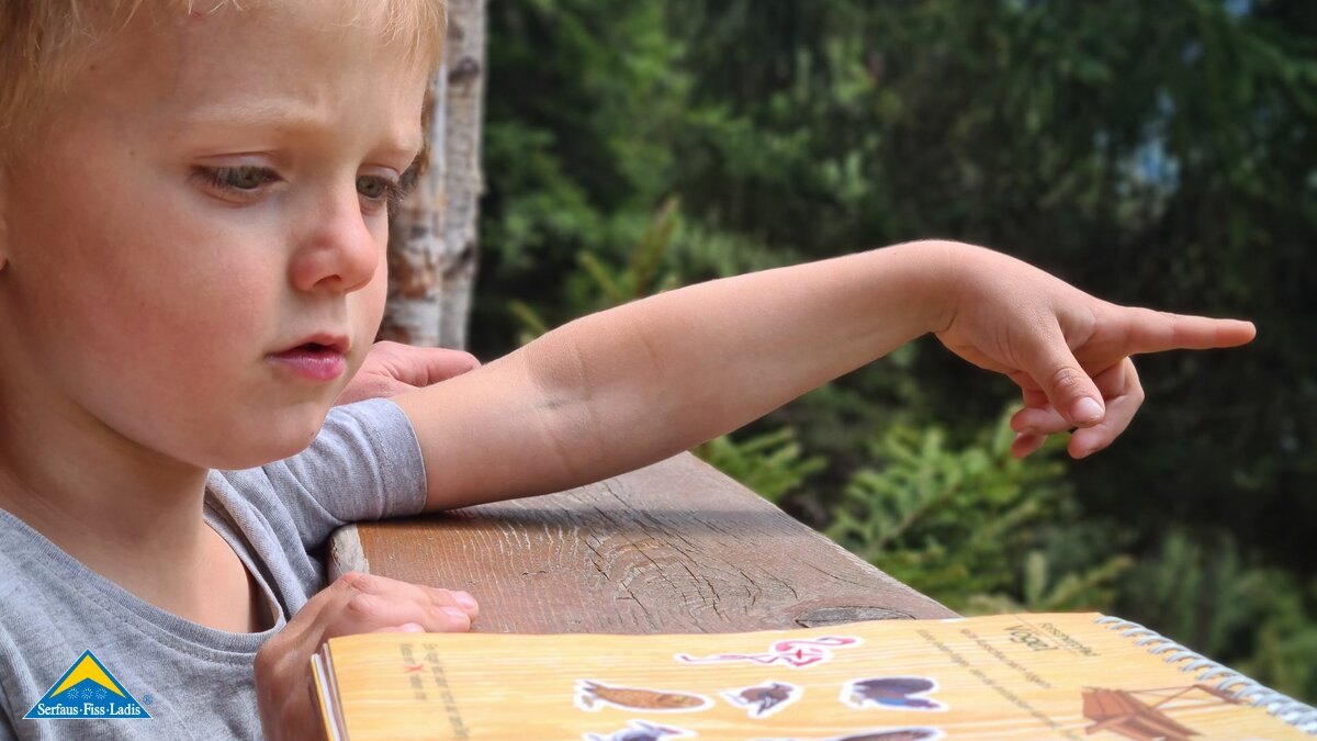 Spielerisch neues lernen auf dem Forscherpfad in Serfaus-Fiss-Ladis in Tirol Österreich Familie Wandern Sommer Abenteuer Rätsel | © Serfaus-Fiss-Ladis Marketing GmbH