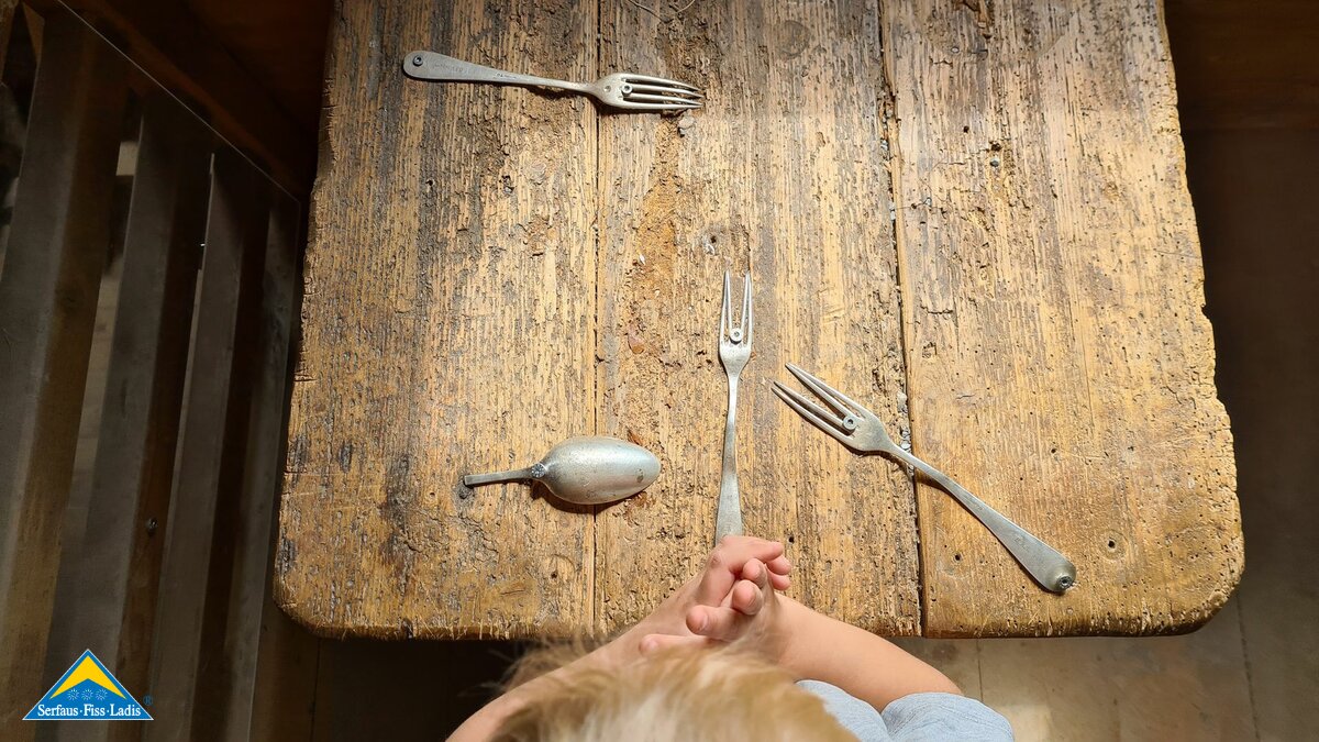 Im Forscherhaus am Forscherpfad in Serfaus-Fiss-Ladis in Tirol gibt es viel zu entdecken und erforschen Wandern mit Kindern in Österreich | © Serfaus-Fiss-Ladis Marketing GmbH