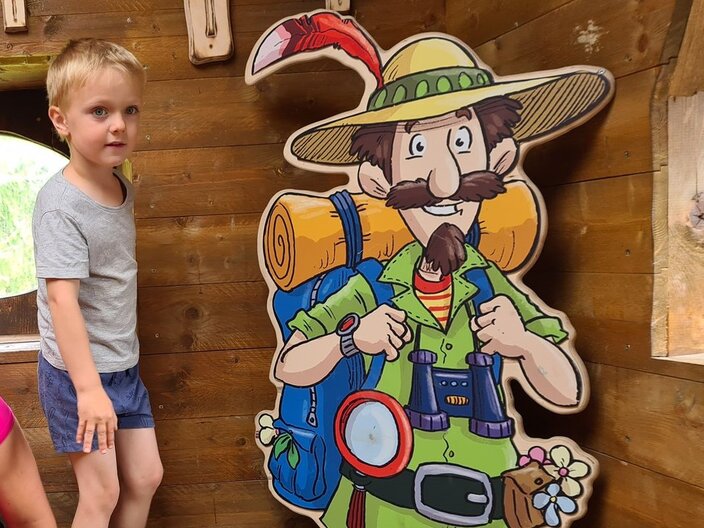 Der Forscher erwartet die Kinder und Erwachsenen Detektive im Forscherhaus in Serfaus Fiss Ladis Tirol Österreich | © Serfaus-Fiss-Ladis Marketing GmbH