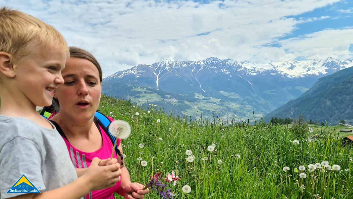 Aussicht vom Wiesenweg in Serfaus-Fiss-Ladis in Tirol Österreich genießen | © Serfaus-Fiss-Ladis Marketing GmbH
