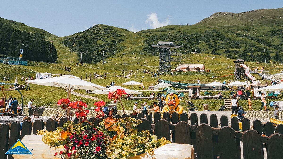 Möseralm Bergrestaurant in Fiss Spielplatz für die ganze Familie Attraktionen Sommerrodelbahn | © travelisto.net 