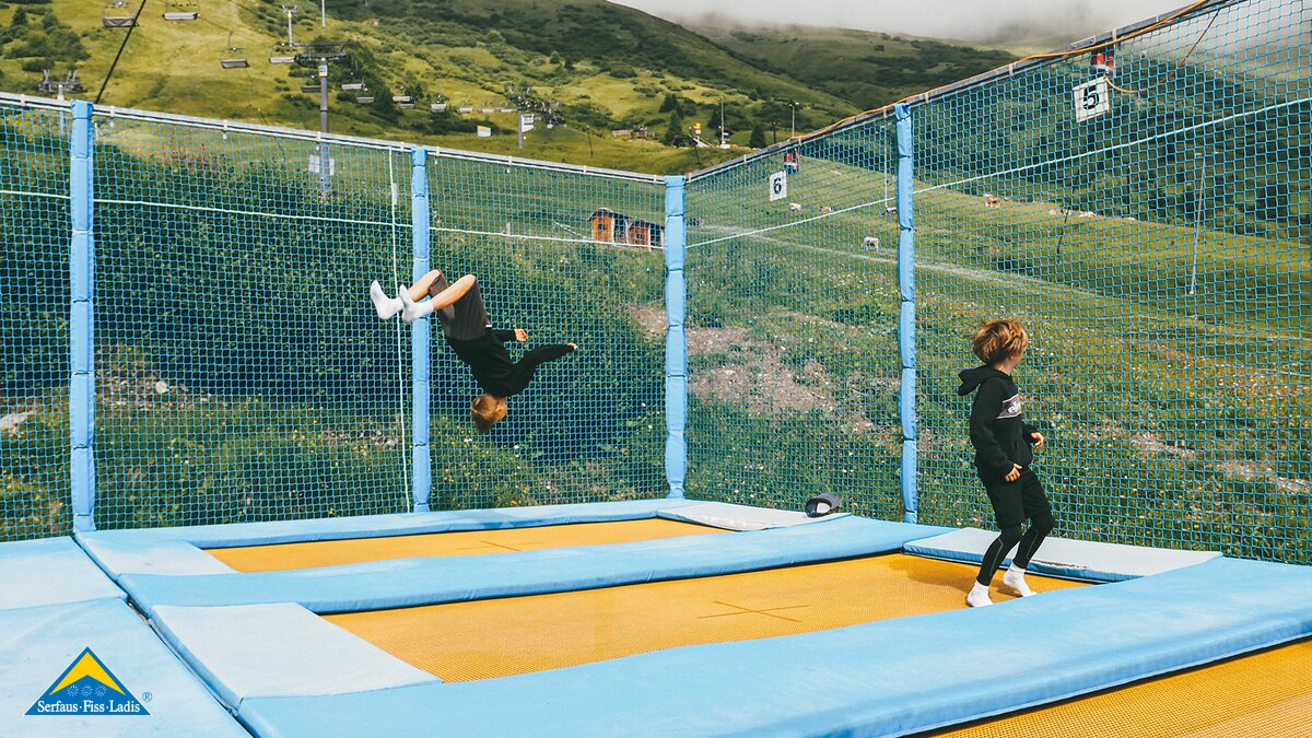 Trampoline Sommer-Funpark Fiss auf der Möseralm Familienurlaub Serfaus-Fiss-Ladis in Tirol | © travelisto.net 