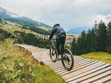 Mountainbiken am Berg mit Kindern Bikeparktrail Serfaus-Fiss-Ladis in Tirol | © travelisto.net 