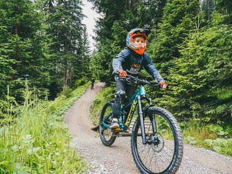 Biken in Serfaus-Fiss-Ladis mit Kindern Bikeschule Kursangebot Schnupperkurs | © travelisto.net 