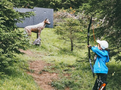 Schießanlage im Wald bei Madataschen aktiver Familienregion im Sommer Serfaus-Fiss-Ladis Tirol | © travelisto.net 