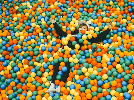 Bällebad im Hotel Löwe familienfreundliche Unterkunft Serfaus-Fiss-Ladis in Tirol | © travelisto.net 