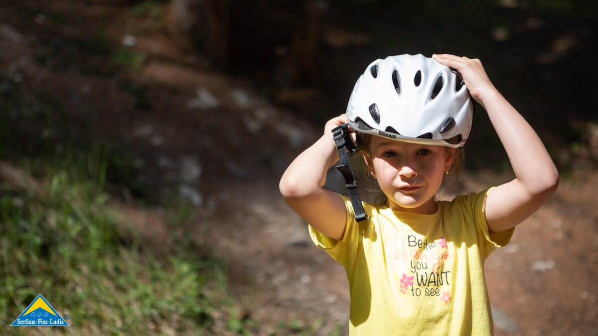 Helmpflicht Klettern im Freien mit der ganzen Familie Serfaus-Fiss-Ladis in Tirol | © Serfaus-Fiss-Ladis Marketing GmbH | Andreas Kirschner